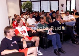 VfB Stuttgart Schiedsrichter-Schulung v.l. Ralf Rangnick, Peter Starzmann, Wolfgang Geiger, Gerhard Mayer-Vorfelder Foto Rudel