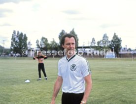 05.06.86 DFB Training Galindo