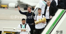 25.05.25 VfB Stuttgart Ankunft Flughafen Stuttgart aus Berlin DFB-Pokal Sieg