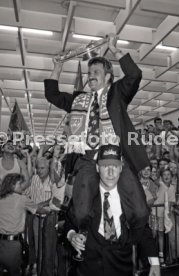 16.05.1992 VfB Stuttgart Meisterschaft Empfang Flughafen