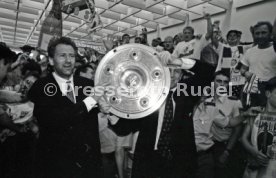 16.05.1992 VfB Stuttgart Meisterschaft Empfang Flughafen