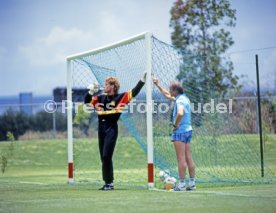 05.06.86 DFB Training Galindo