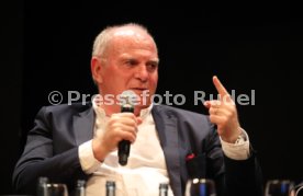 Podiumsdiskussion Stuttgart Liederhalle Wolfgang Dietrich, Mario Gomez, Uli Hoene&szlig;