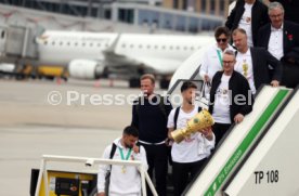 25.05.25 VfB Stuttgart Ankunft Flughafen Stuttgart aus Berlin DFB-Pokal Sieg