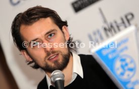 Stuttgarter Kickers Pressekonferenz Vorstellung Neuer Trainer