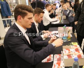 VfB Stuttgart Autogrammstunde Breuninger