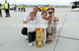 25.05.25 VfB Stuttgart Ankunft Flughafen Stuttgart aus Berlin DFB-Pokal Sieg