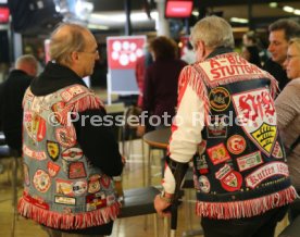 VfB Stuttgart Der dunkelrote Tisch