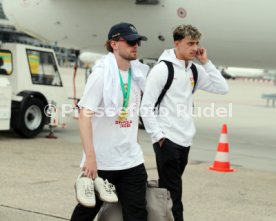 25.05.25 VfB Stuttgart Ankunft Flughafen Stuttgart aus Berlin DFB-Pokal Sieg