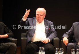 Podiumsdiskussion Stuttgart Liederhalle Wolfgang Dietrich, Mario Gomez, Uli Hoene&szlig;