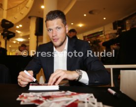 VfB Stuttgart Autogrammstunde Breuninger