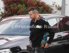 VfB Stuttgart Spieler am Parkplatz