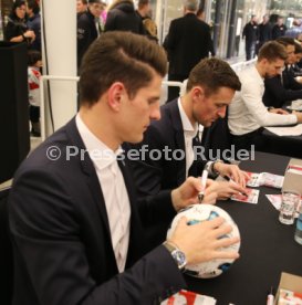 VfB Stuttgart Autogrammstunde Breuninger