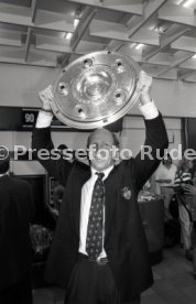 16.05.1992 VfB Stuttgart Meisterschaft Empfang Flughafen