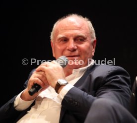 Podiumsdiskussion Stuttgart Liederhalle Wolfgang Dietrich, Mario Gomez, Uli Hoene&szlig;