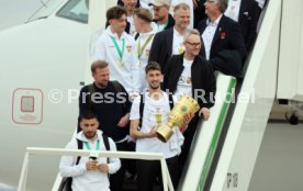 25.05.25 VfB Stuttgart Ankunft Flughafen Stuttgart aus Berlin DFB-Pokal Sieg