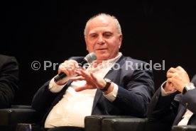 Podiumsdiskussion Stuttgart Liederhalle Wolfgang Dietrich, Mario Gomez, Uli Hoene&szlig;