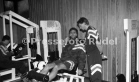 28.01.93 VfB Stuttgart Training im Kraftraum