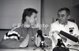 22.01.94 Pressekonferenz Oliver M&ouml;ller Hamburger SV nach Attenat in Stuttgart