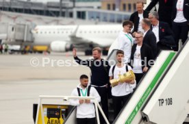25.05.25 VfB Stuttgart Ankunft Flughafen Stuttgart aus Berlin DFB-Pokal Sieg