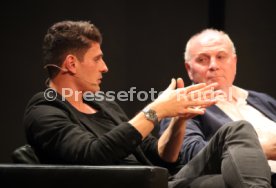 Podiumsdiskussion Stuttgart Liederhalle Wolfgang Dietrich, Mario Gomez, Uli Hoene&szlig;