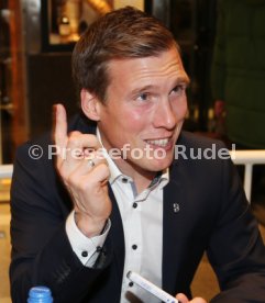 VfB Stuttgart Autogrammstunde Breuninger