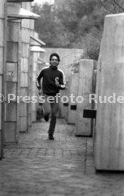 09.05.78 VfB Stuttgart Hansi M&uuml;ller Training Weinberge