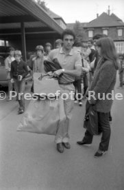 17.05.81 Ankunft DFB Nationalspieler Schlosshotel Monrepos Ludwigsburg