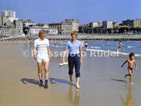 19.06.82 WM 1982 DFB Spieler am Strand