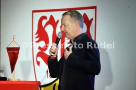 06.02.25 VfB Stuttgart Dunkelroter Tisch