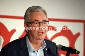 06.02.25 VfB Stuttgart Dunkelroter Tisch