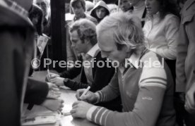02.10.77 Autogrammstunde Firma Leonberger Hoene&szlig; Br&uuml;der