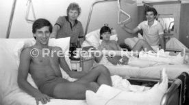 07.08.80 VfB Stuttgart Spieler Krankenhaus