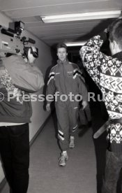 22.01.94 Pressekonferenz Oliver M&ouml;ller Hamburger SV nach Attenat in Stuttgart