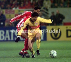 1.FC Kaiserslautern-VfB Stuttgart 1:1 li. Hany Ramzy re. Krassimir Balakov Foto Rudel