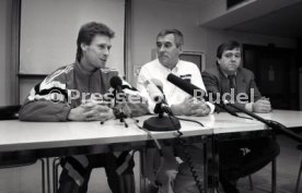 22.01.94 Pressekonferenz Oliver M&ouml;ller Hamburger SV nach Attenat in Stuttgart