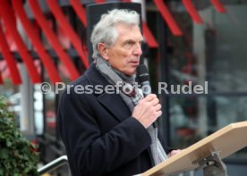27.01.22 VfB Stuttgart Kranzniederlegung 18. Erinnerungstag