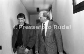 16.01.90 VfB Stuttgart PK Vorstellung Manager Hoene&szlig;