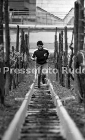 09.05.78 VfB Stuttgart Hansi M&uuml;ller Training Weinberge