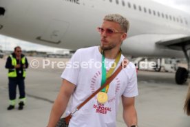 25.05.25 VfB Stuttgart Ankunft Flughafen Stuttgart aus Berlin DFB-Pokal Sieg