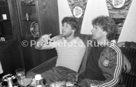 18.05.81 DFB Nationalspieler bei Hansi M&uuml;ller