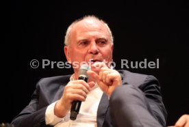 Podiumsdiskussion Stuttgart Liederhalle Wolfgang Dietrich, Mario Gomez, Uli Hoene&szlig;