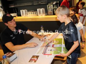 VfB Stuttgart Fritzle Club Autogrammstunde