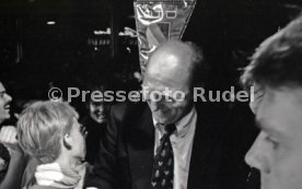 16.05.1992 VfB Stuttgart Meisterschaft Empfang Flughafen