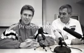 22.01.94 Pressekonferenz Oliver M&ouml;ller Hamburger SV nach Attenat in Stuttgart