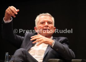 Podiumsdiskussion Stuttgart Liederhalle Wolfgang Dietrich, Mario Gomez, Uli Hoene&szlig;