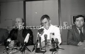 22.01.94 Pressekonferenz Oliver M&ouml;ller Hamburger SV nach Attenat in Stuttgart