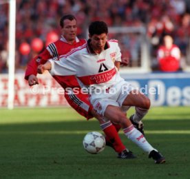 VfB Stuttgart-1.FC Kaiserslautern 0:1 li. Axel Roos re. Krassimir Balakov Foto Rudel