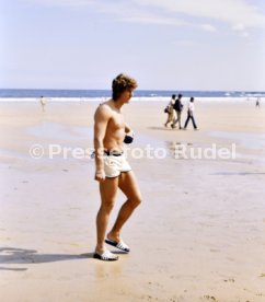 19.06.82 WM 1982 DFB Spieler am Strand