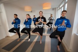 Stuttgarter Kickers Yoga Training